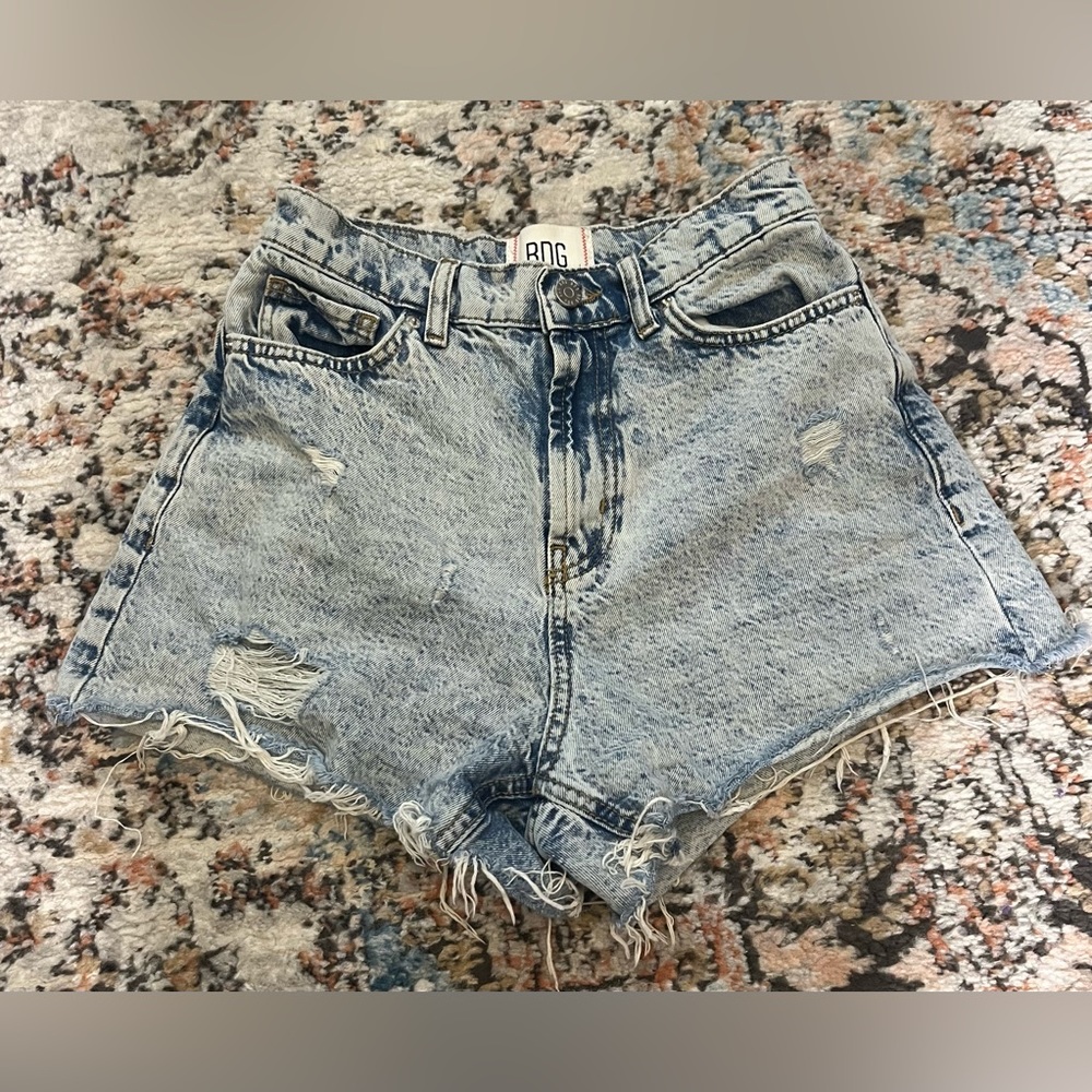 BDG, Urban Outfitters, size: 26, light washed jean shorts